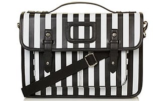 Schwarz-weiß gestreifte tasche