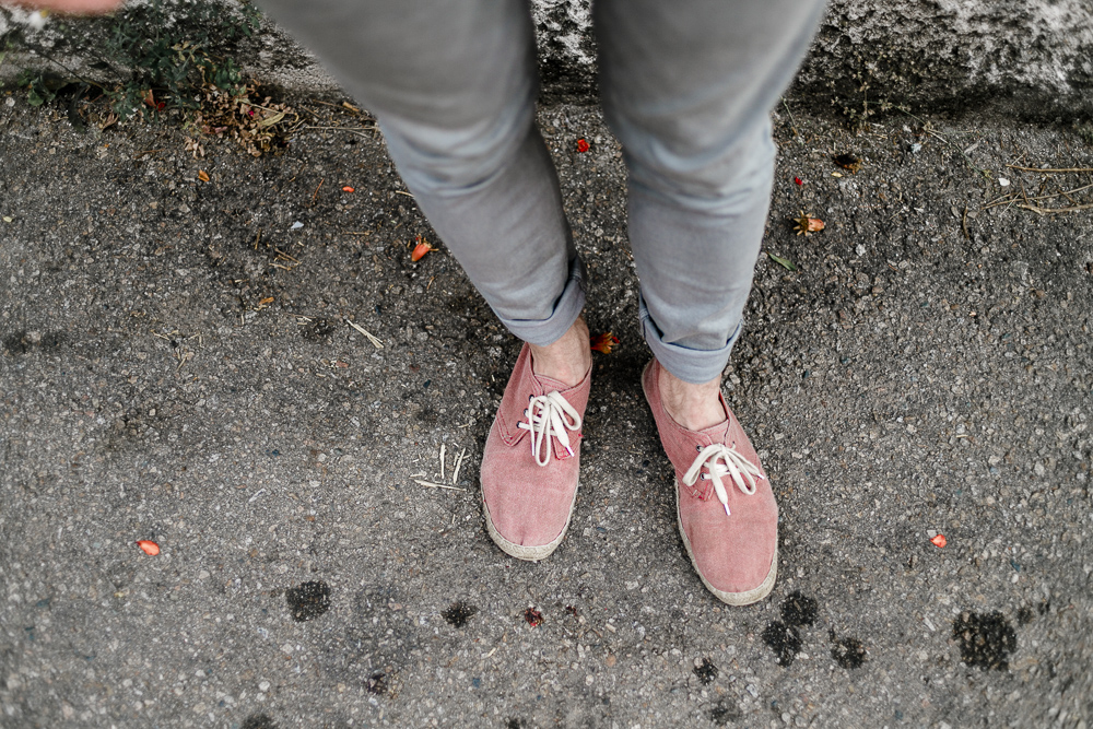 rote Stoffschuhe