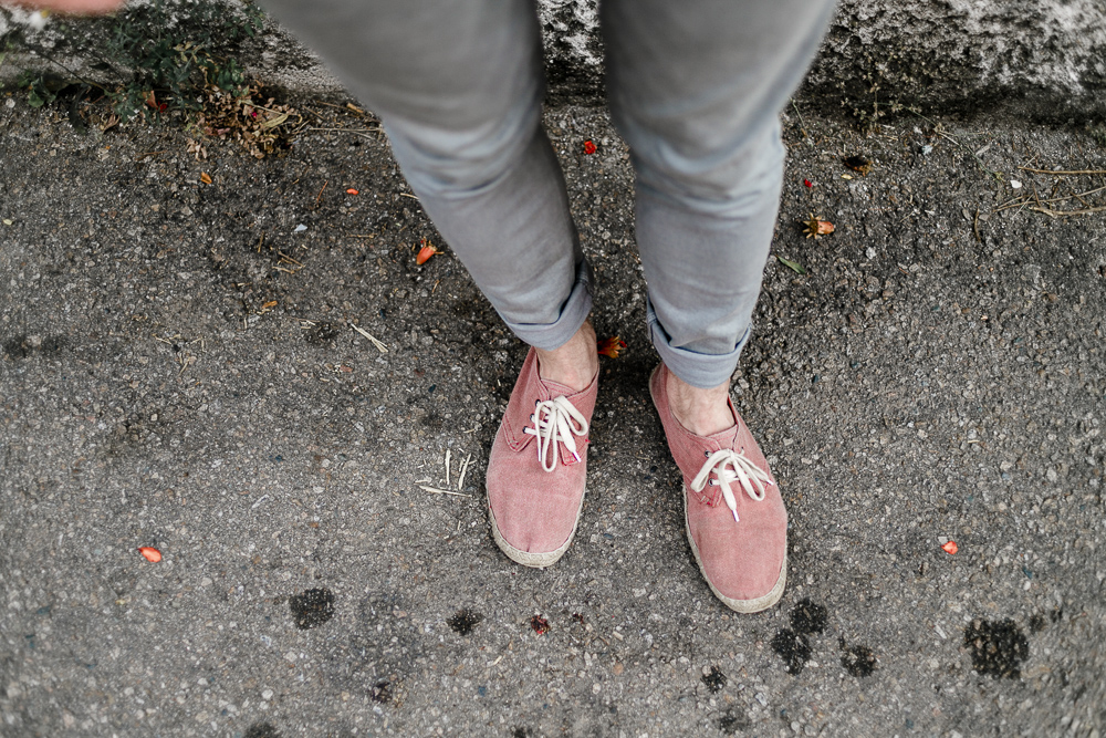 rote Stoffschuhe