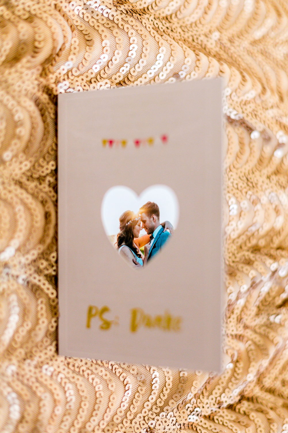 DIY Hochzeitsdankeskarten mit Fotos Herz gestanzt