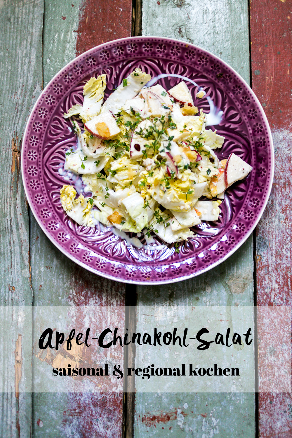 Apfel-Chinakohl-Salat mit Käse-Lauch-Puffern und Schnittlauchdip – saisonale Rezepte April