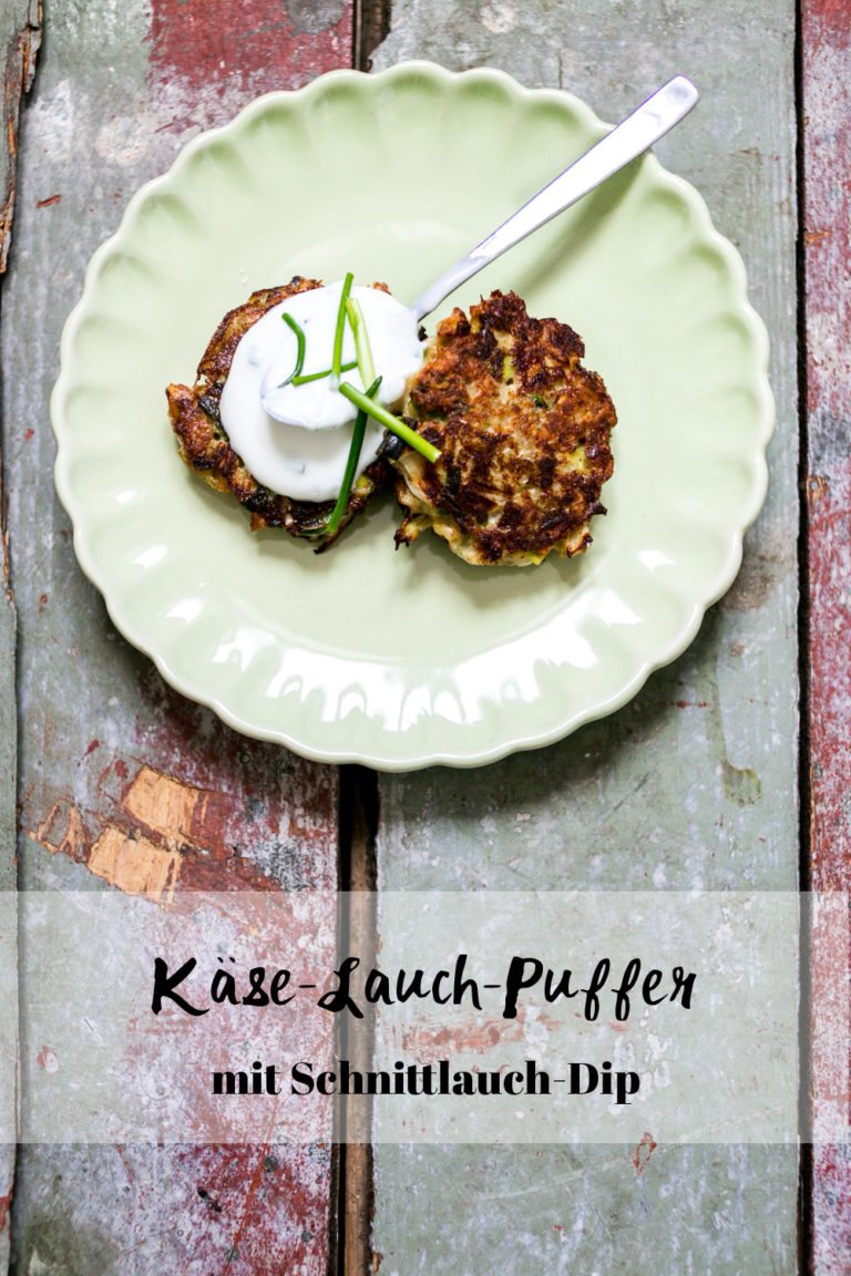 Käse-Lauch-Puffer mit Schnittlauchdip und Apfel-Chinakohl-Salat - The ...