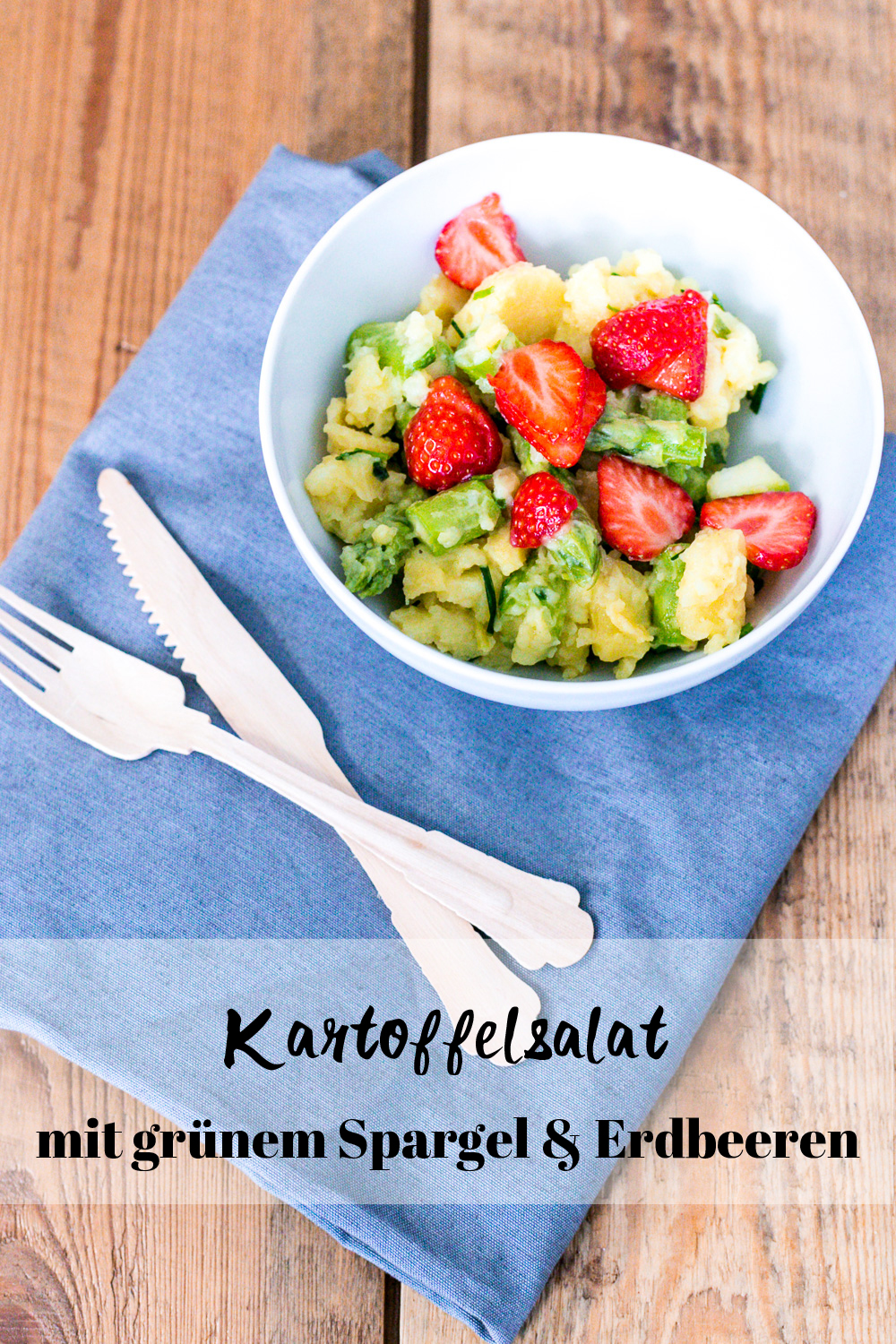 Kartoffelsalat mit grünem Spargel und Erdbeeren saisonales Rezept Mai