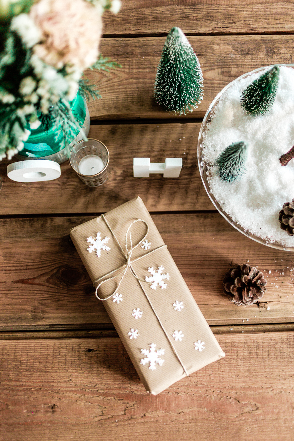 DIY Weihnachtsdeko-Ideen mit Tempo Taschentüchern Schneeflocke Geschenk