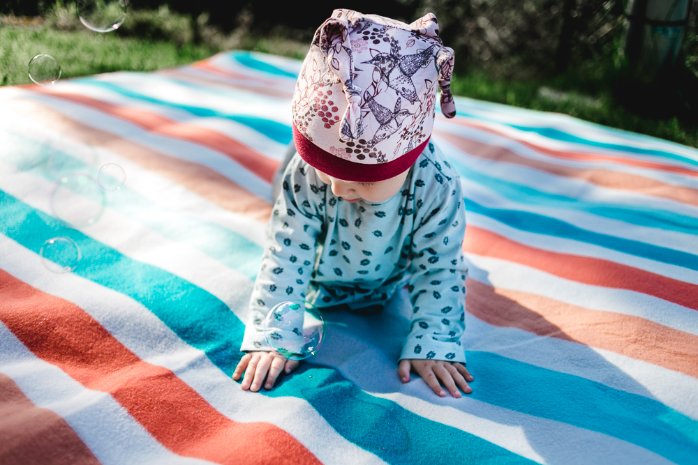 Spielideen für Babys und Kleinkinder im Sommer