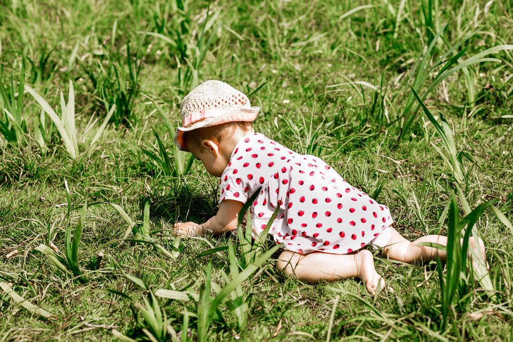 Spielideen für Babys und Kleinkinder im Sommer