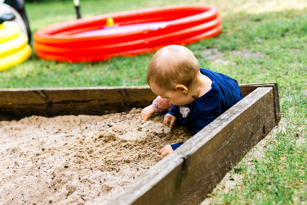 Spielideen für Babys und Kleinkinder im Sommer