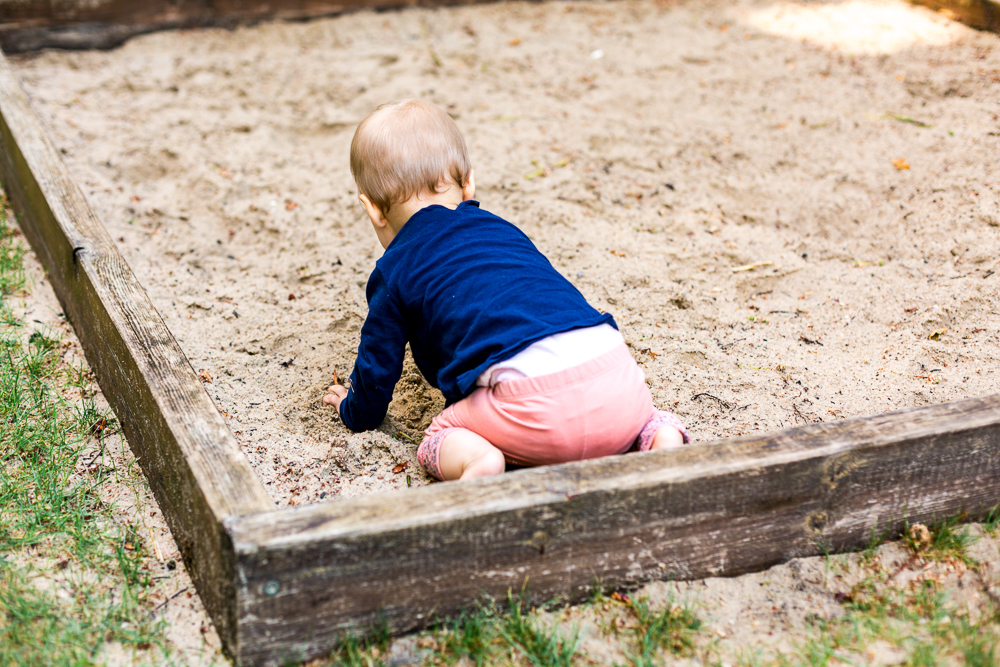 Spielideen für Babys und Kleinkinder im Sommer