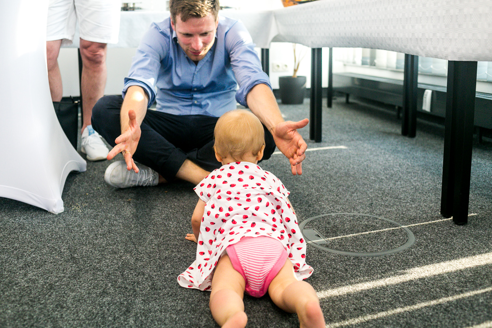 12 Monate Baby Entwicklung