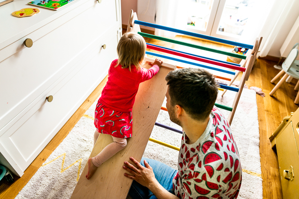 Vertrauen in Kinder haben Pikler Dreieck Spielspecht