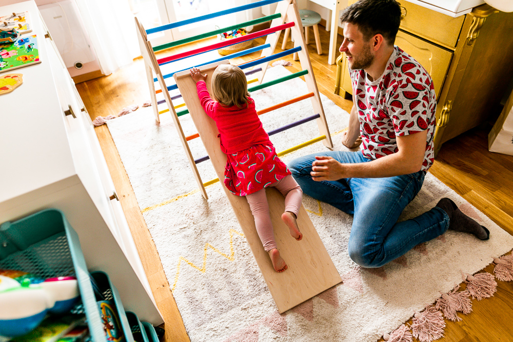 Vertrauen in Kinder haben Pikler Dreieck Spielspecht