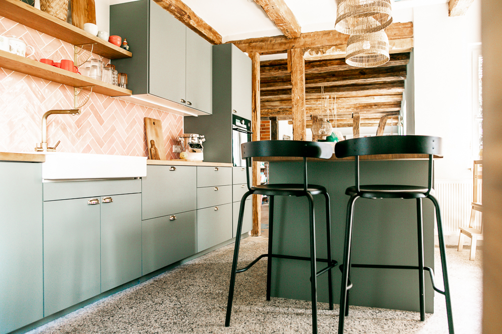 IKEA BODARP Küche in Graugrün Terrazzo