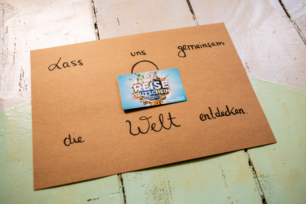 Reisegutschein verpacken